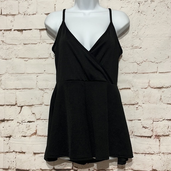 🆕Nasty Gal “Let’s V You Dance”Romper, Size 6 - Picture 2 of 7